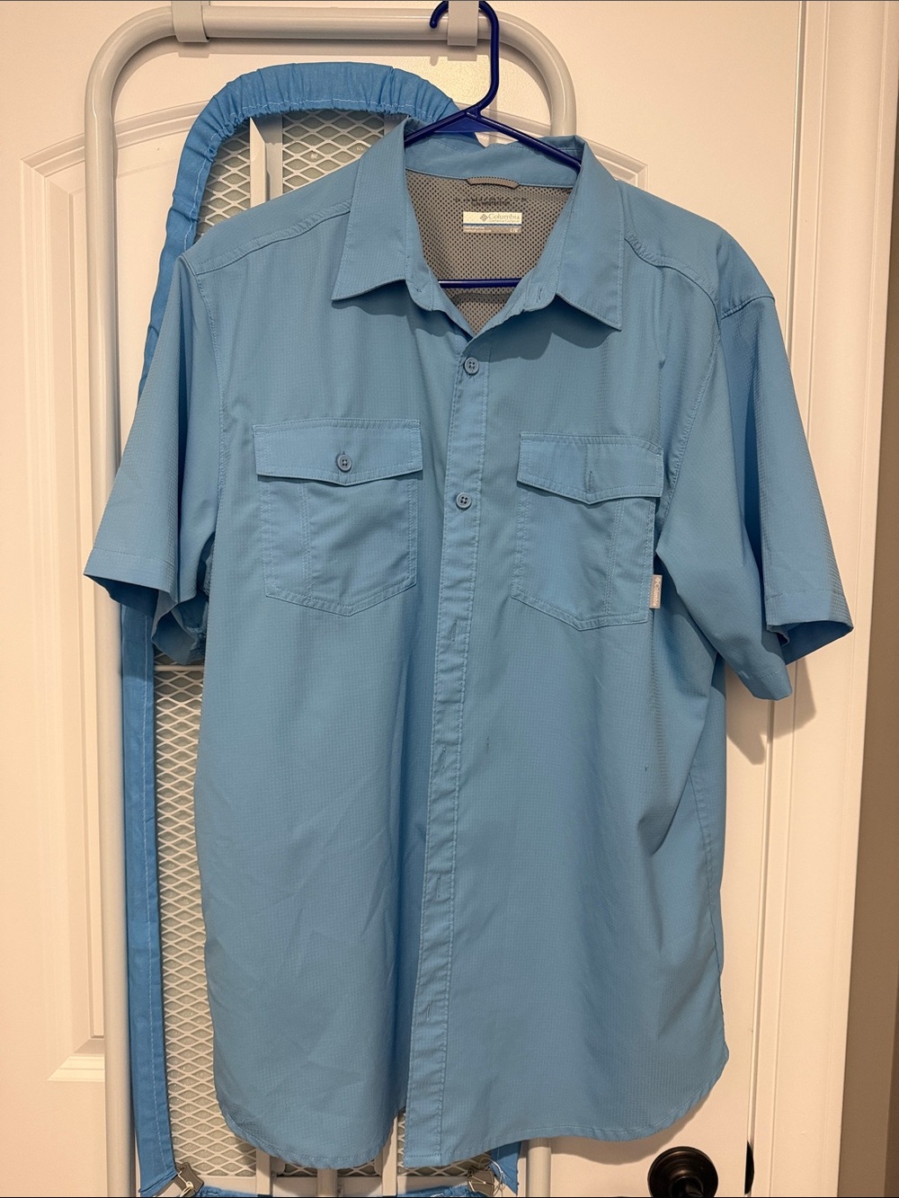 Columbia Men's Light Blue Short-Sleeve Button-Down Shirt